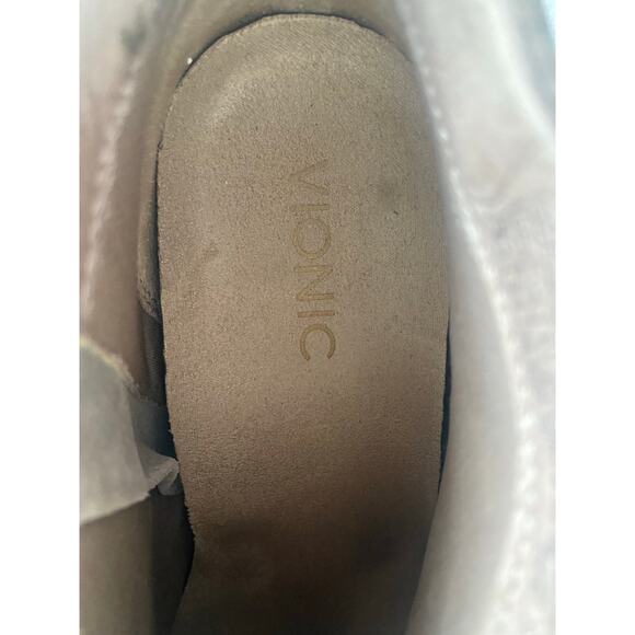 Vionic Ankle Booties Womens 8.5‎ Suede Fringe Heel Taupe Gold Studs Western - Picture 11 of 14